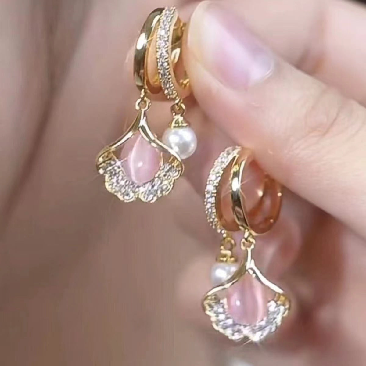 ✨【Cumpărați 1, primiți 1 gratuit】Cat Eye Ginkgo Leaf Stud Cercei